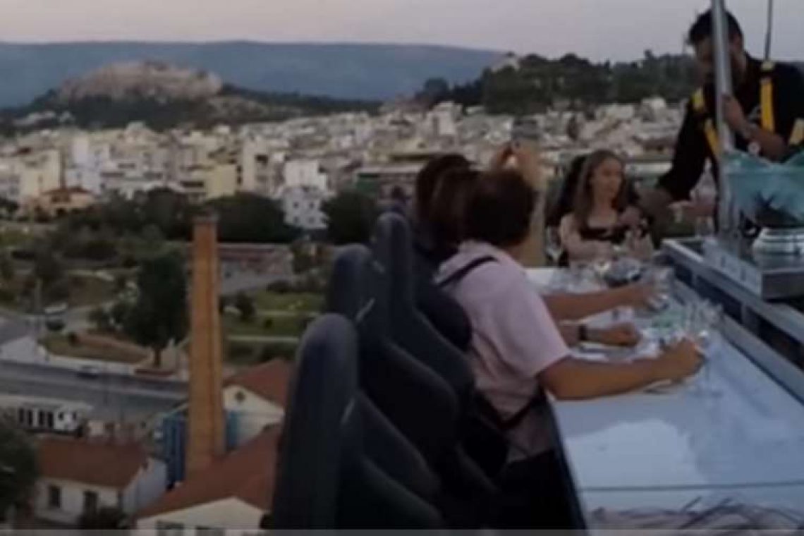 Δείπνο....στον αέρα, με θέα την Ακρόπολη!  (Βίντεο)