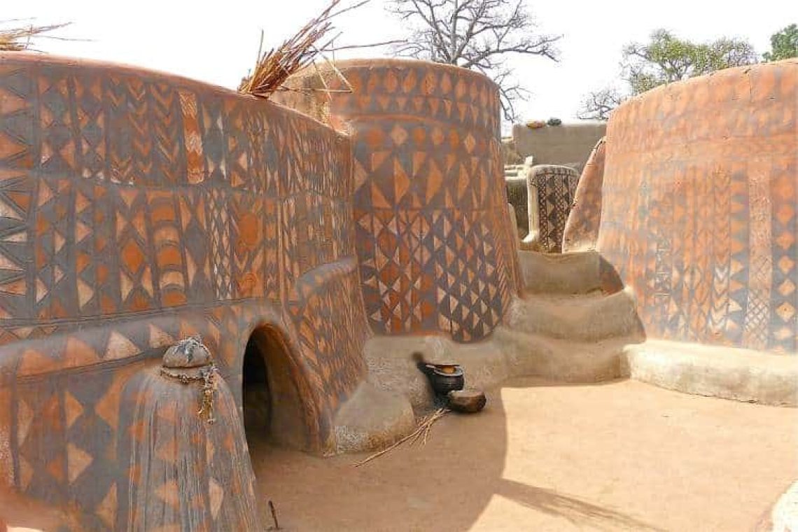 Το παραδοσιακό αφρικανικό χωριό, όπου κάθε σπίτι είναι ένα έργο τέχνης