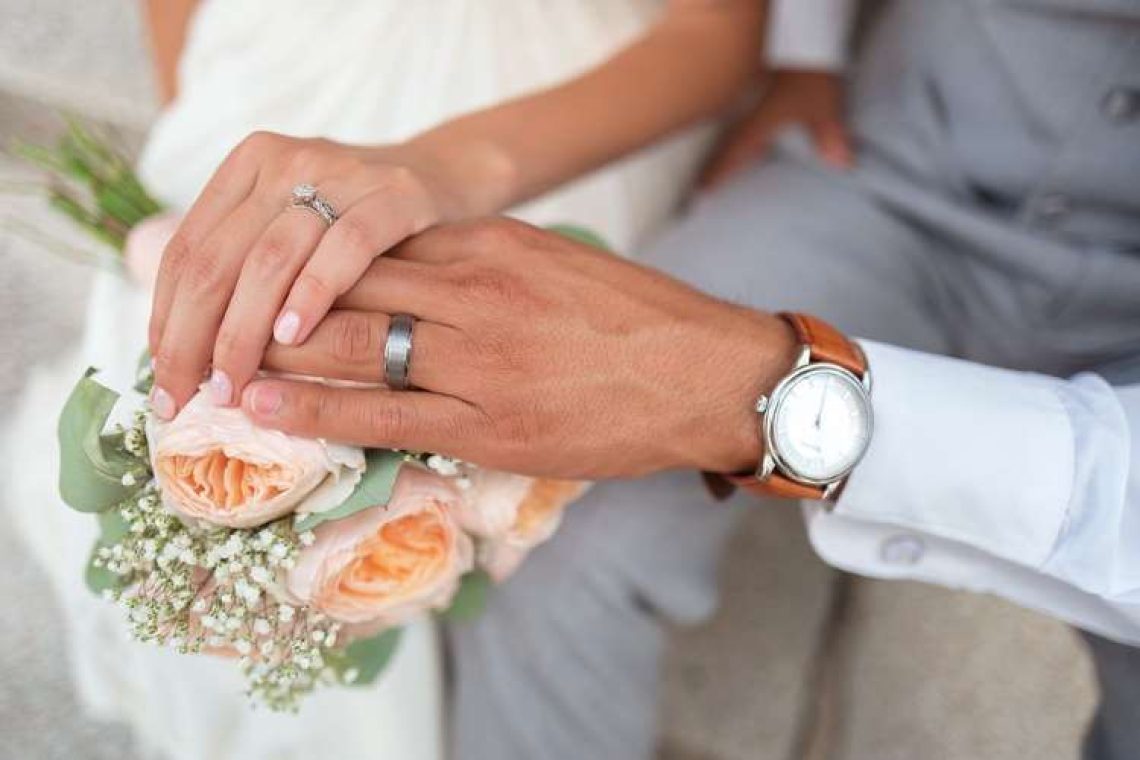 Τελικά πόσο διαρκεί η «χαρά» στο γάμο;