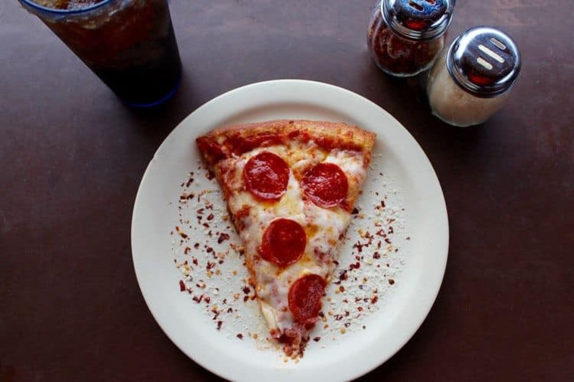 Εστιατόριο προσφέρει δωρεάν ζεστή πίτσα σε άπορους