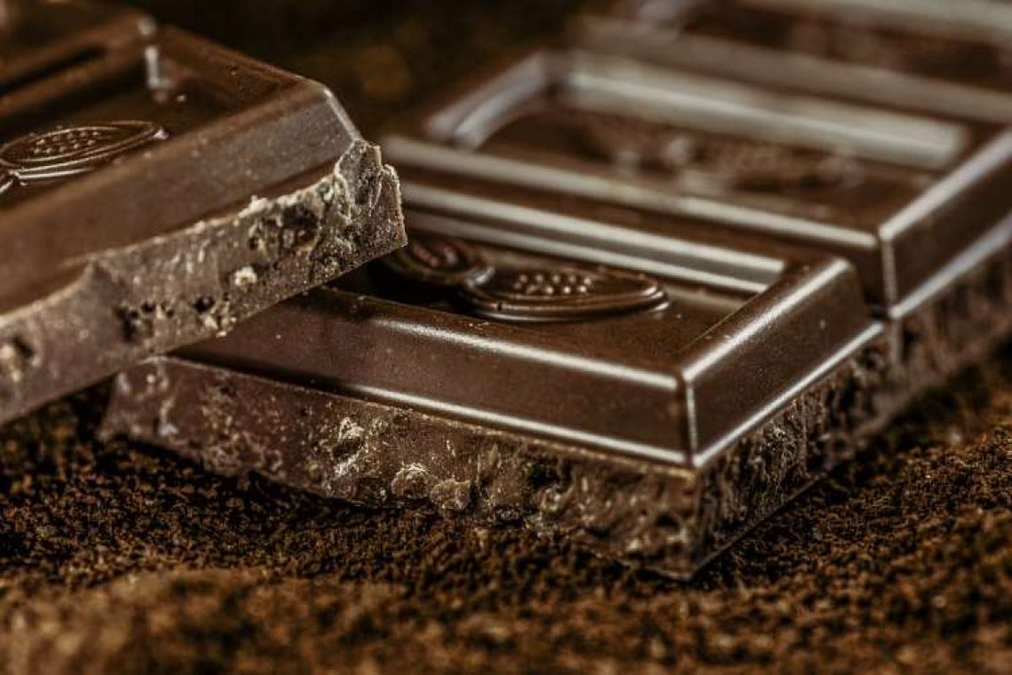 Γιατί είναι καλό να προσθέσουμε σκόνη κακάου ή μαύρη σοκολάτα στη διατροφή μας
