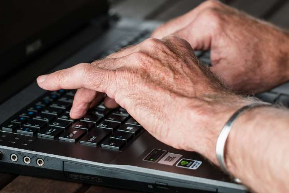 Μαθήματα Υπολογιστών για άτομα 65+ στο Σταύρος Νιάρχος