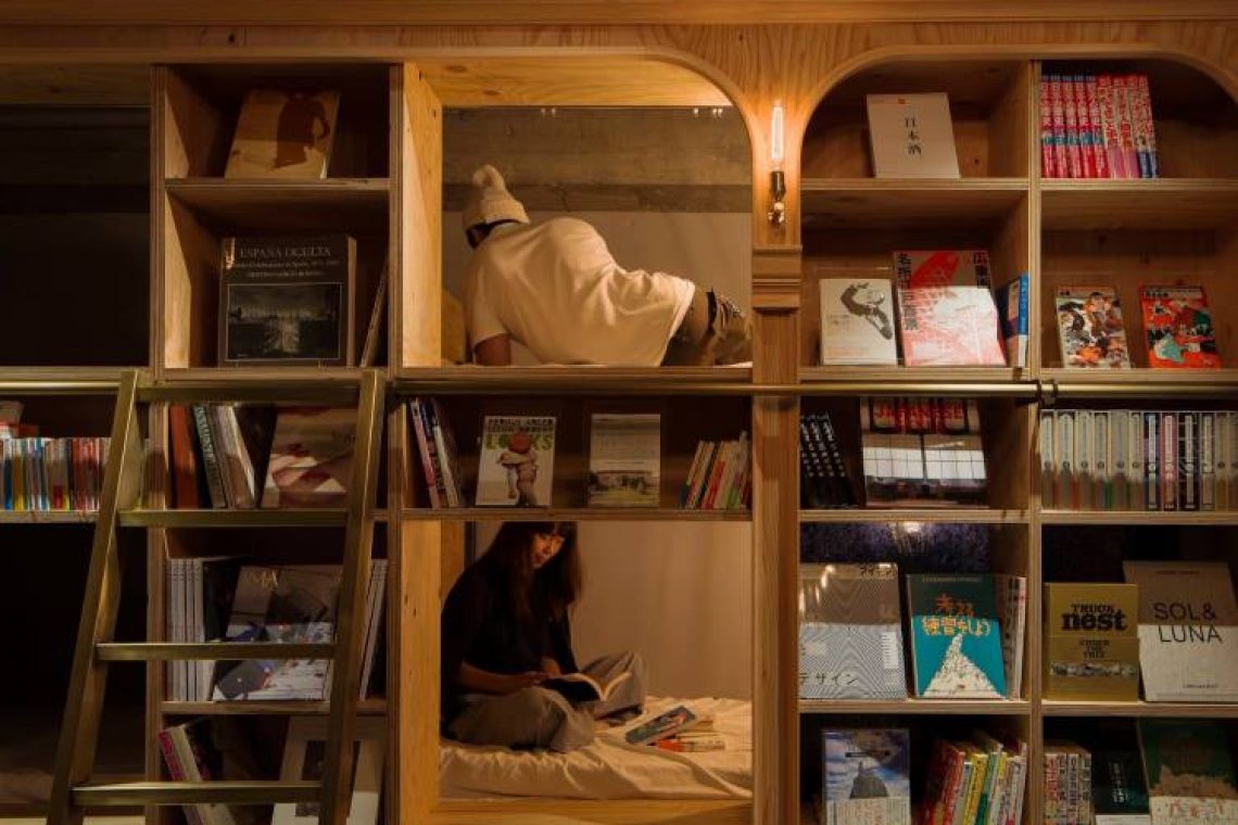japanese-hostels-let-bookworms-sleep-in-hidden-bookshelves