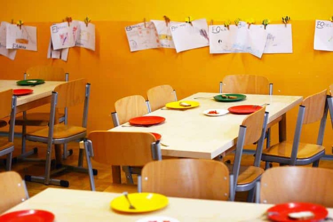 Σχολείο προσφέρει το περισσευούμενο φαγητό σε μαθητές που το έχουν ανάγκη για να μην μένει κανένας νηστικός